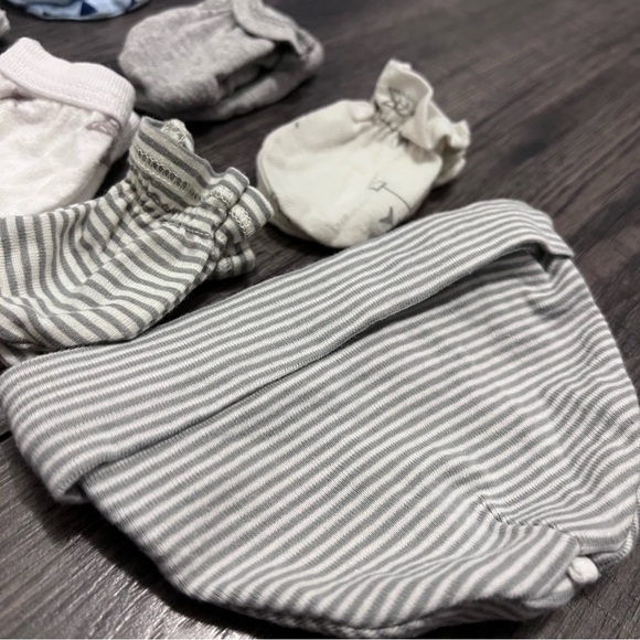 Assorted Scratch Mittens and Hat - Picture 3 of 4